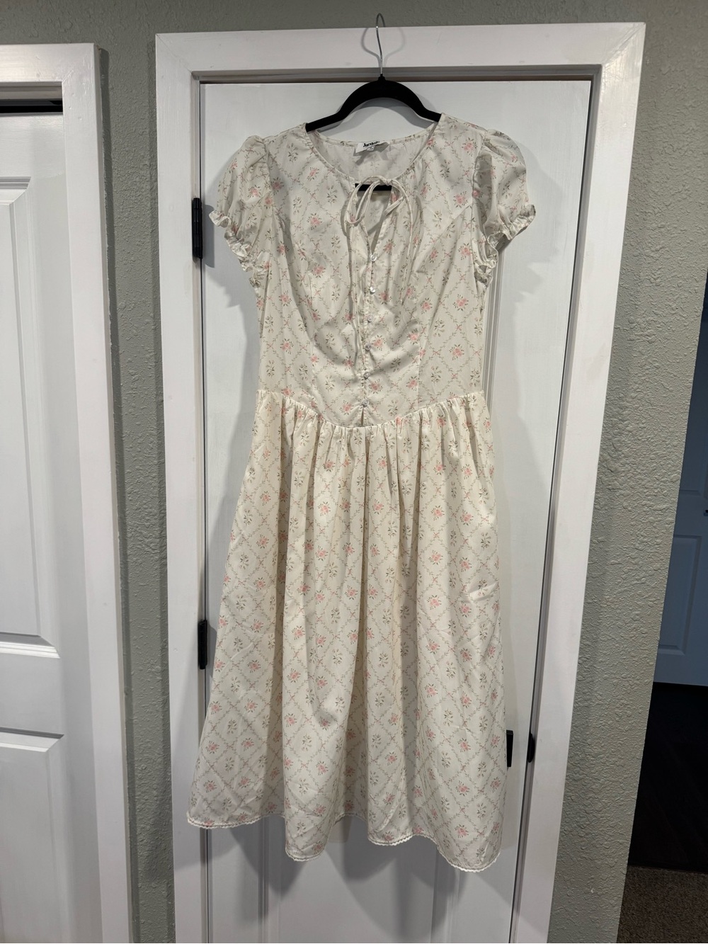 Jacqui E Cream Floral Tie-Neck Midi Dress